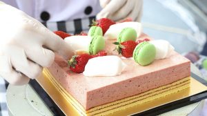 gâteau fraise et macarons